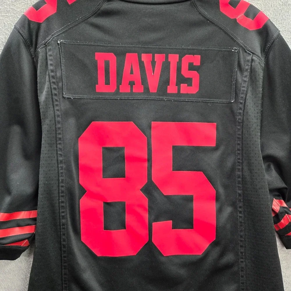 San Francisco 49ers Men Jersey Black Red‎ Small Vernon Davis 85 Nike Swoosh Logo
